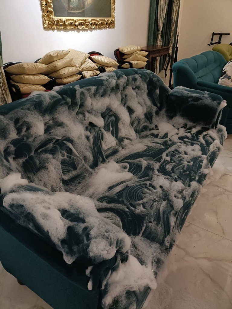 Fabric sofa shampooing by Perfect Cleaner